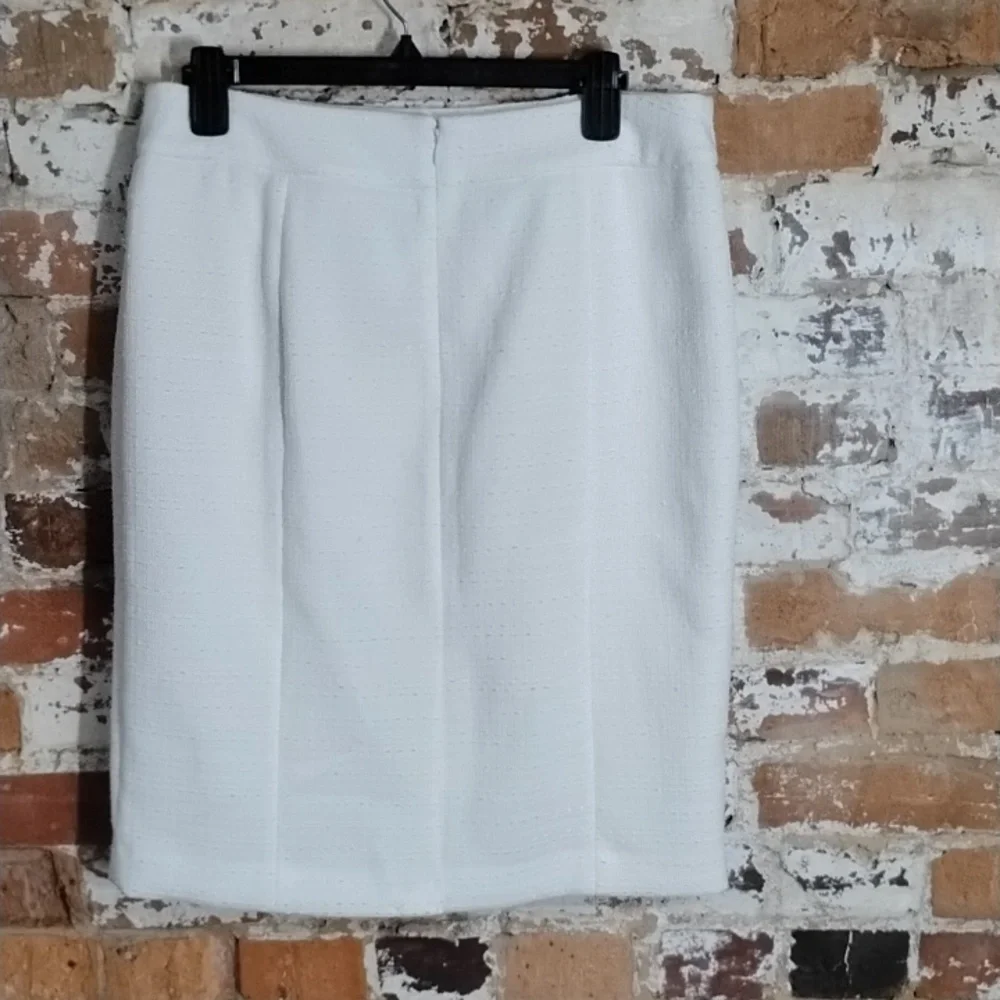 Women's DKNY Size 10 Knee Length White Tweed Skirt